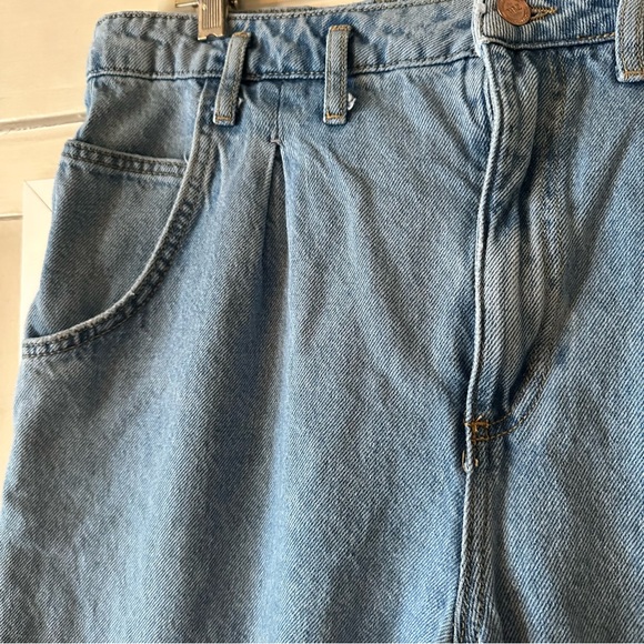 Zara Light Wash Pleated loose jeans size 10 - Picture 3 of 4